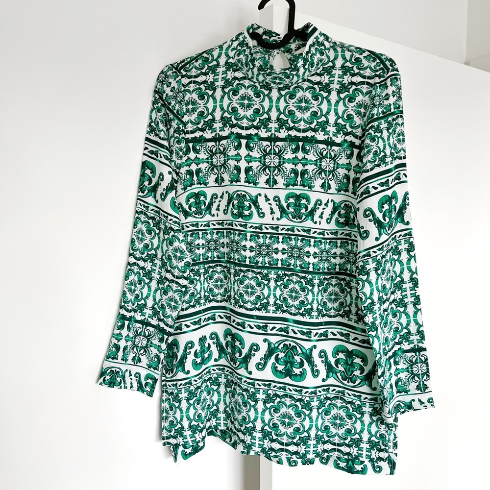 BNWOT H&M High Collar Printed Top